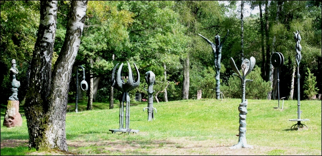 Zyklus "Lebenshoffnung" - 8 Skulpturen von Rika Unger - Waldfriedhof Lauheide zwischen Mnster und Telgte