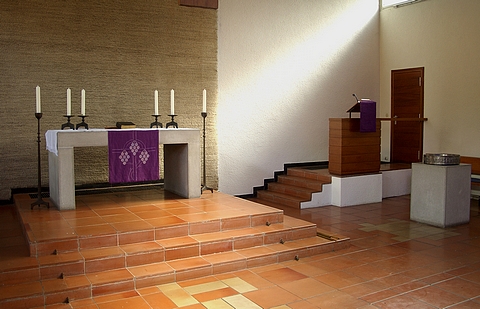 Rika Unger : Vershnungskirche Mnster : Altar und Kanzel im Licht