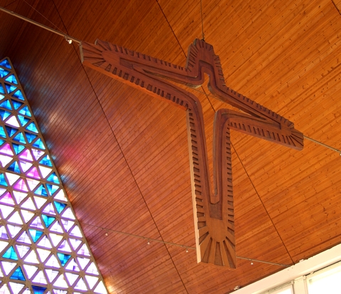Rika Unger : Vershnungskirche Mnster : Groes Kreuz ber dem Altar